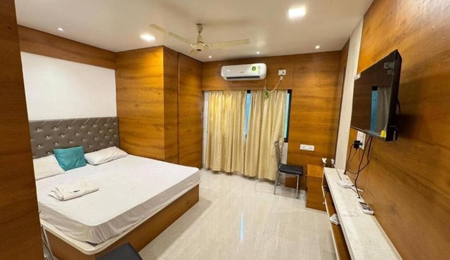 Hotel Sugran in Mahad