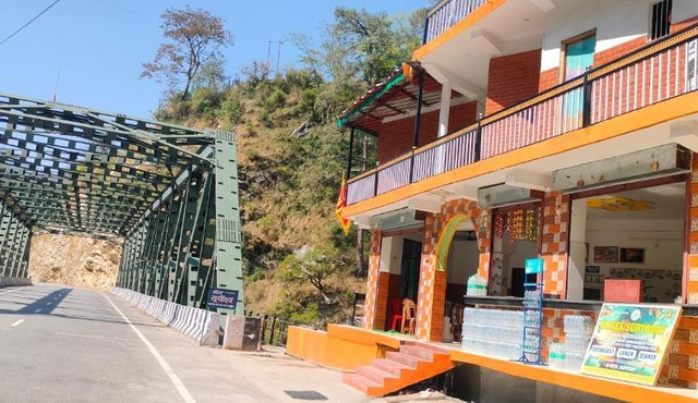 Hotel suryoday kharadi in Barkot