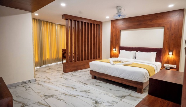 HOTEL THE PEARL SHINE