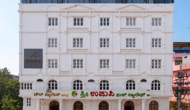 Hotel Town Palace