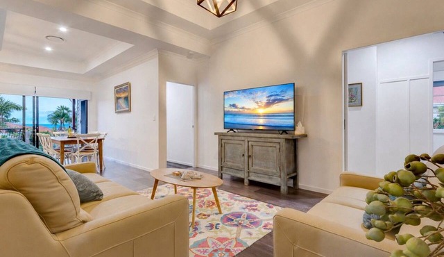Ideal base 4 Whale Watching w/Private deck/BBQ/AC in Urangan