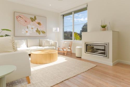 Idyllic 4-Bed Home With Alfresco Area Near Beach in Deewhy