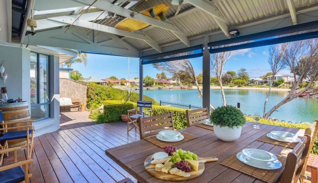 `Islander Escape` - Private Jetty - Kayaks - Family Friendly - Wifi in Encounter Bay