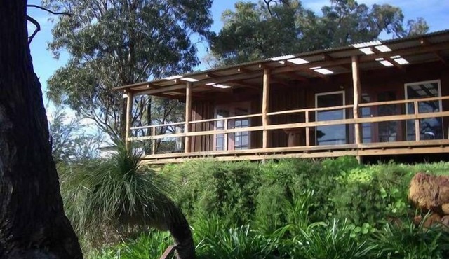 Jacaranda Farm Cottage in Gidgegannup