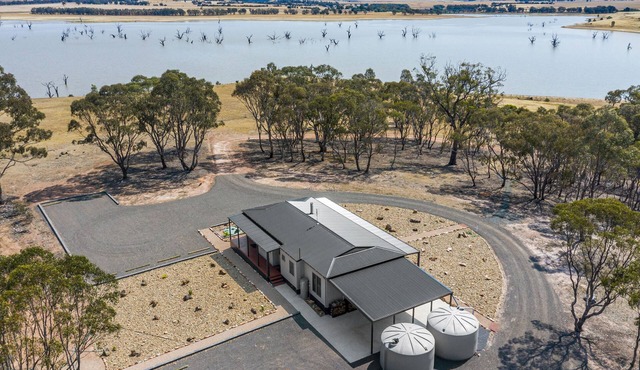 Jack's Point - Whole House with Waterfront Views in Welshmans Reef