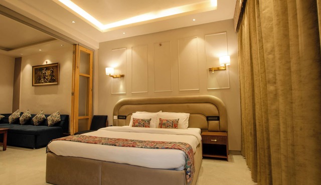 Jullundur Hotel