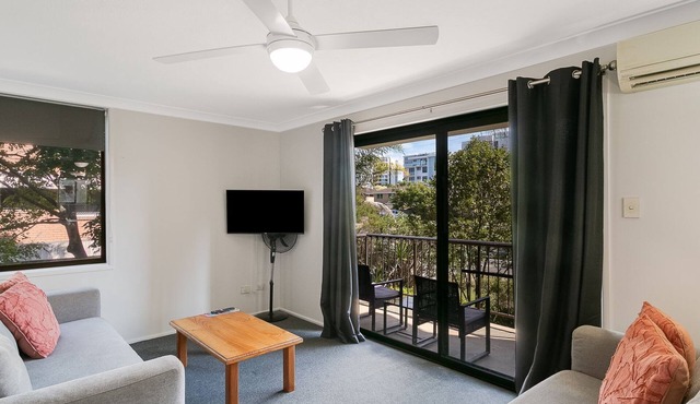 Kirra Belle 2 - Central Kirra - Pet Friendly! in Coolangatta