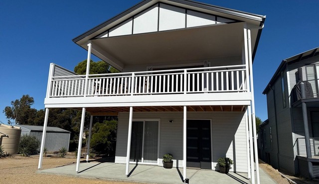 Koolywurtie- Spacious, 5 bedrooms, close to beach! in Black Point