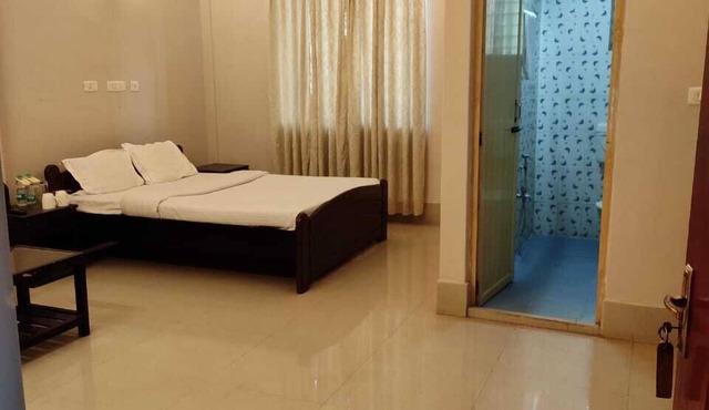 Lake Side Resort Neermahal