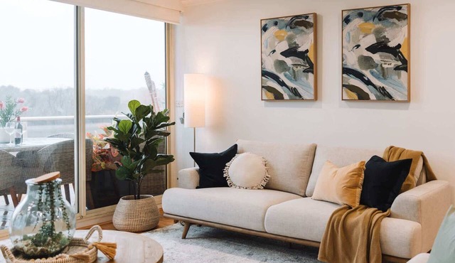 Lakeside 3-Bed Apartment with Jacuzzi in Belconnen