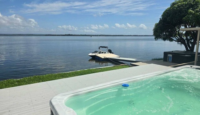 Lakeside Paradise - Absolute Waterfront Entire home in Toukley, Australia in Toukley