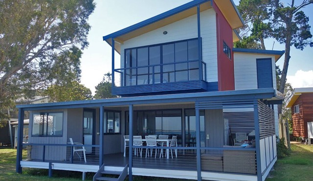Large waterfront home with bay views to Moreton Island in Amity Point