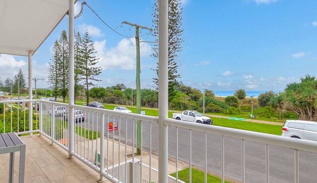Legacy 3 - Bilinga/North Kirra Beachfront - Min. 3 Night Stays! in Bilinga