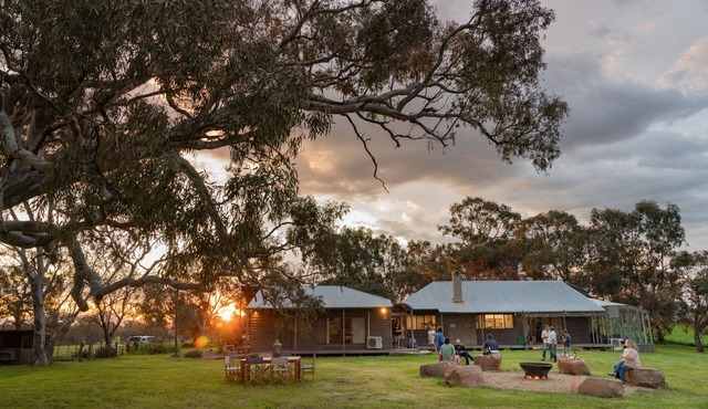 Linleigh Farmhouse With Mountain Views in Barwite
