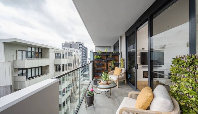 Little Gem, close to Melbourne CBD, short train journey to MCG in Preston