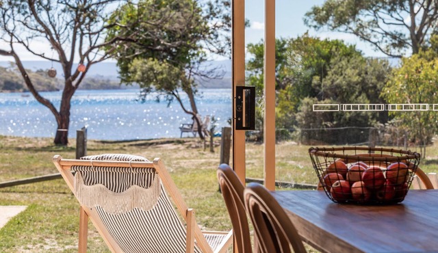 Lobster Pot Cabin, Beachfront Escape - Coles Bay in Coles Bay