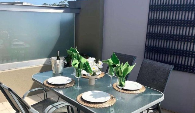 Luxe 2BR 2bath & Terrace with Parking, Metro at 200m in Sydney