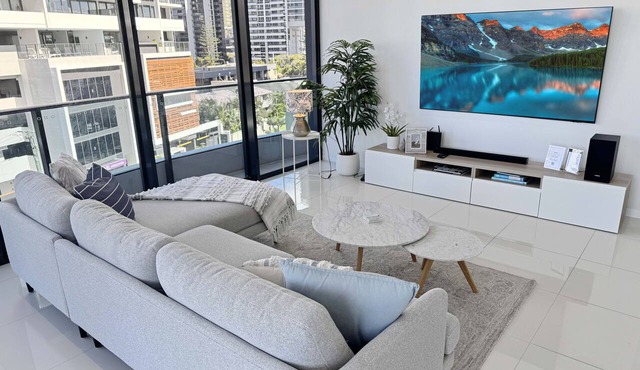 Luxe Oracle Tower 1 Lvl 4 Free Parking Pool in Broadbeach