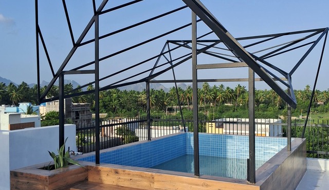 Luxury 2-bedroom apartment with WiFi, AC & Rooftop Jacuzzi pool near Kanyakumari in Suchindram