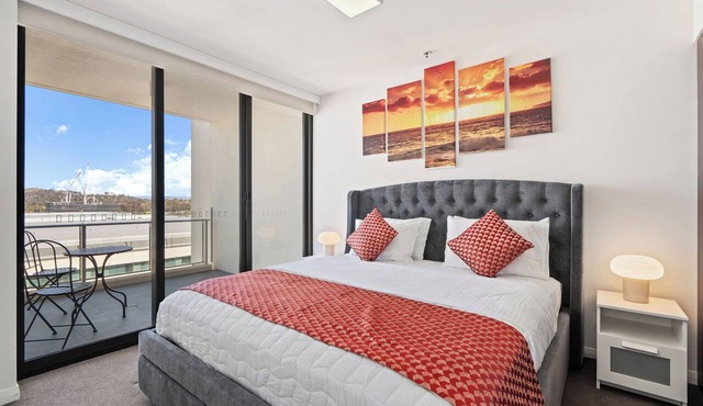Luxury 3BR 3BA Apartment Near Mall, Lake Views, Pool, Gym & BBQ Area in Belconnen