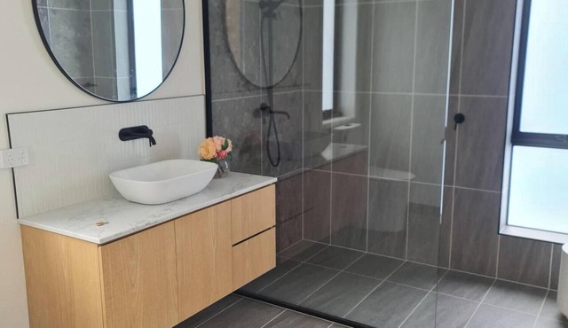 Luxury Accommodation in Tasmania's Highlands | Modern Retreat with Mountain View in Magra
