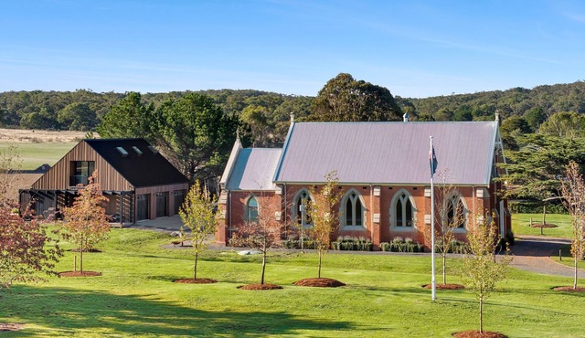 Luxury Escape at Dallah Chapel & Loft in Springdallah