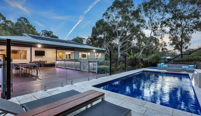 Luxury Resort Retreat with Pool, Tennis & Alfresco in Adelaide