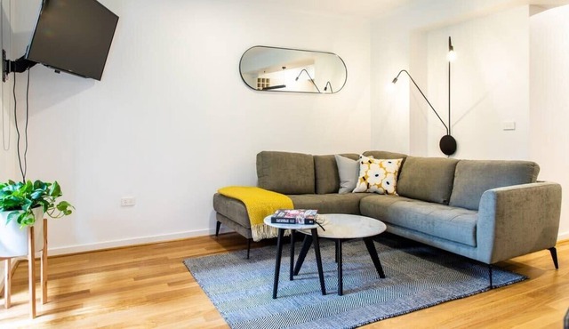 Luxury spacious 2 Bedroom Fitzroy Apartment in Fitzroy
