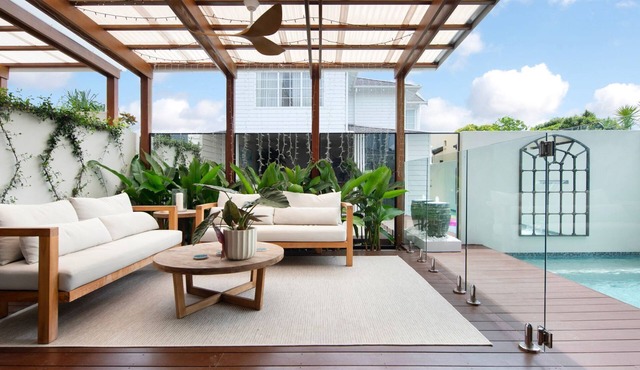 Luxury Tri-Level Duplex in Mermaid Beach - CoastHM in Mermaid Beach