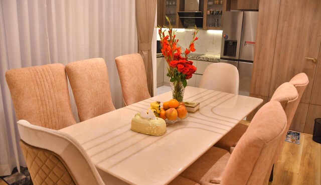 Luxuryhouse-3br-free Car & Driver-balcony-wifi