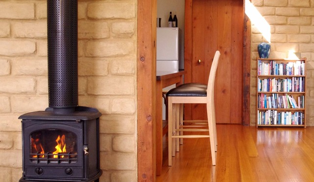 Lyrebird Cottages, Silver Wattle cottage, Relax in nature in the Yarra Valley. in Badger Creek