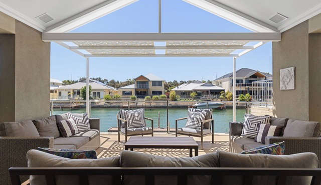 Mandurah Canal Escape | 5BR Home with Jetty in Dudley Park