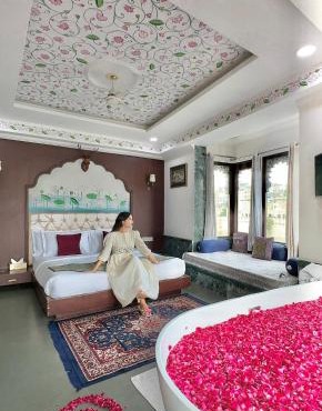 Mannat Udaipur Lakeview Boutique