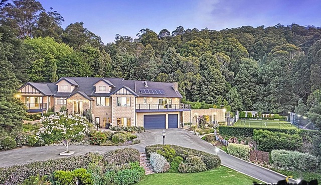 Mansion with views, pool, tennis court, bbq area and gardens near Sherbrooke in The Patch