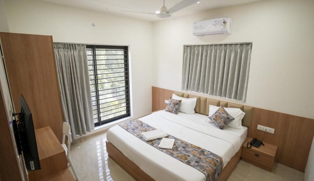 Maruti Grand Hotel