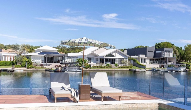Masthead Waters - Waterfront Home Private Jetty and Pool in Noosaville
