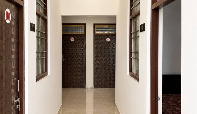 Max Hotel&Resturant in Jaswantnagar