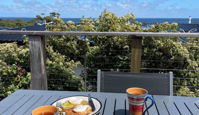 McCrae: location, location! Boasting bay views with the beach a 5 minutes walk. in McCrae