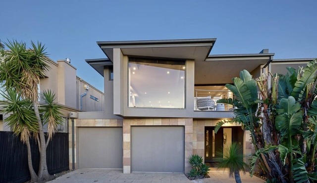 Melbourne Beachfront Family Home with panoramic view in Black Rock