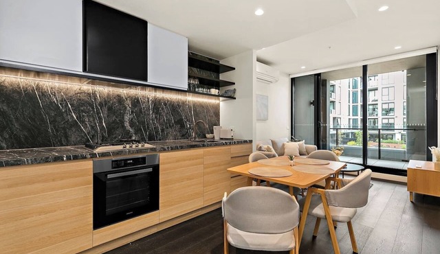 Modern 2Bed Apt Parking West Mel in West Melbourne