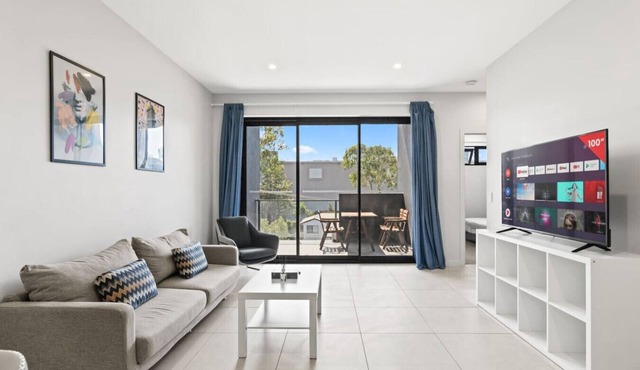 Modern 2BR Apartment | Easy Access to Everywhere in MacGregor