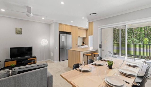 Modern 3BR Home w/Pool & Balcony | Mango Hill in Mango Hill