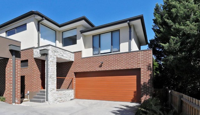 Modern 4BR townhouse best for family and couples in Templestowe