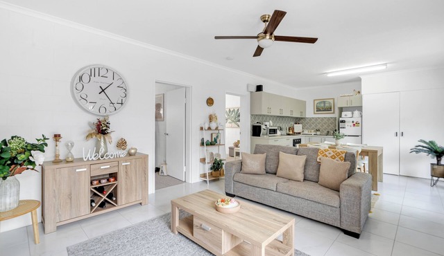 Modern Apartment complete, Close to Amenities Free Wifi in Bungalow