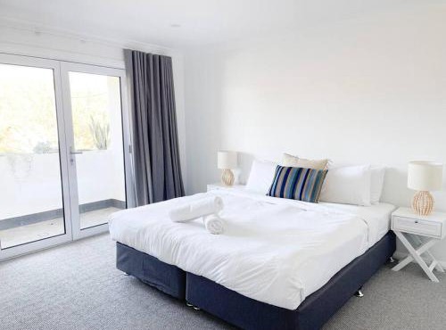 Modern Central Retreat 1 in Wagga Wagga