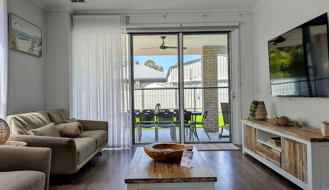 Modern comfort & luxury close to the beach in Indented Head