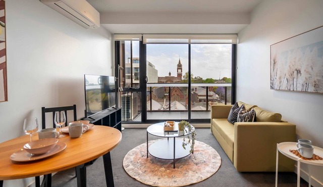 Modern Hawthorn 1BR Walk to Cafes & Transport in Hawthorn