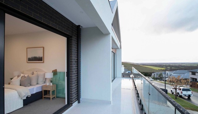 Modern House with Elegant views in Highton