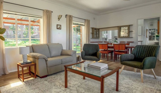 Modern Mid-Century Epping Parkland in Epping