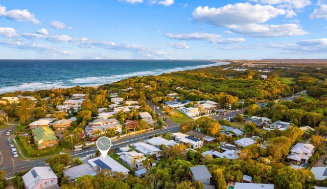 Modern pet friendly beach home in Yaroomba